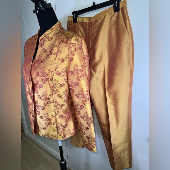 VINTAGE Gold Floral Brocade Jacket and Pants Set - Picture 6 of 10